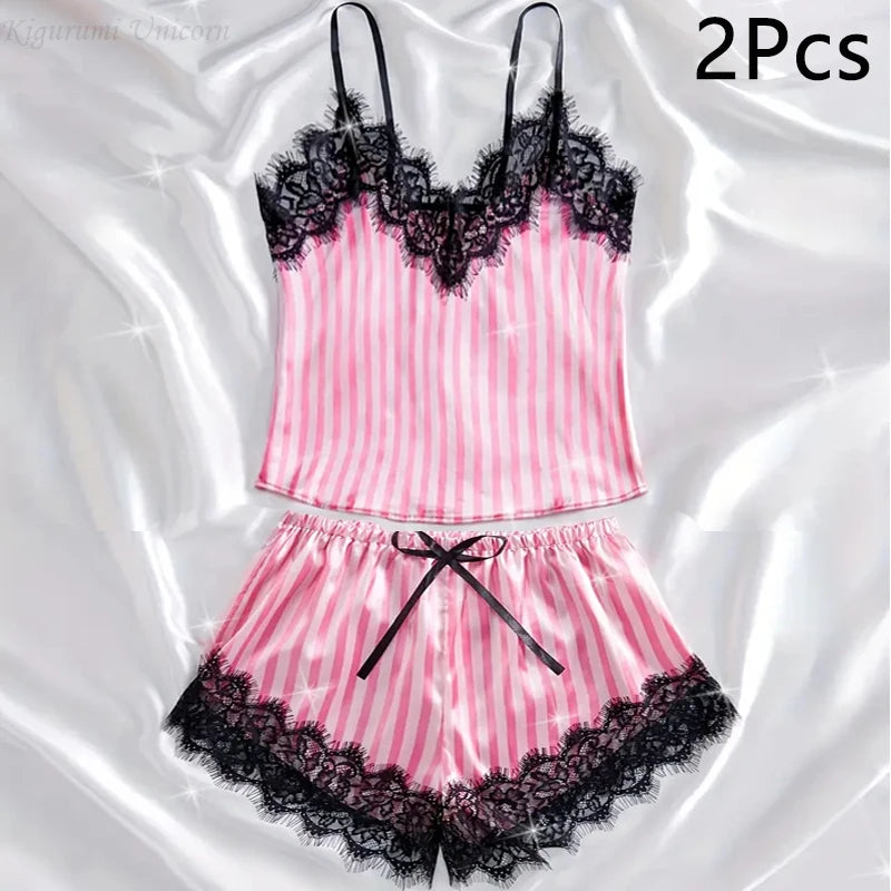 Damen-Pyjama-Set aus Satin mit Buchstaben-Print, V-Ausschnitt, sexy Spitzenbesatz, eleganter Seiden-Loungewear mit langärmeliger Robe, Trägerhemd und Shorts