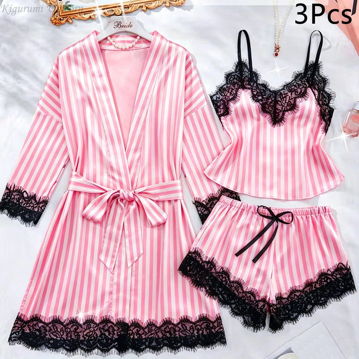 Damen-Pyjama-Set aus Satin mit Buchstaben-Print, V-Ausschnitt, sexy Spitzenbesatz, eleganter Seiden-Loungewear mit langärmeliger Robe, Trägerhemd und Shorts