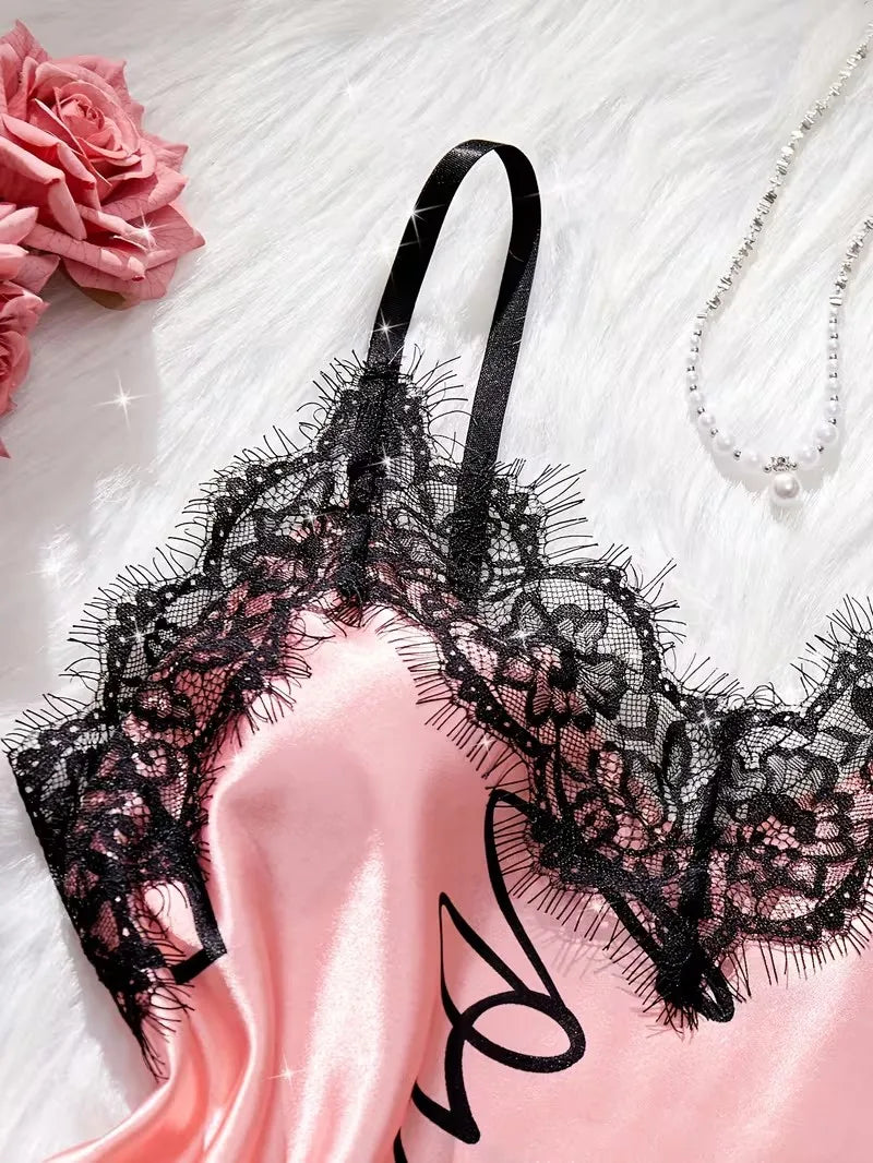 Damen-Pyjama-Set aus Satin mit Buchstaben-Print, V-Ausschnitt, sexy Spitzenbesatz, eleganter Seiden-Loungewear mit langärmeliger Robe, Trägerhemd und Shorts