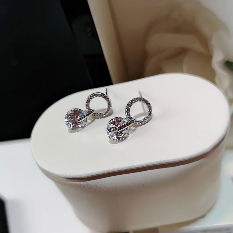 Huitan Koreanische Partysu Stil Brillante Zirkonia Frauen Tropfen Ohrringe 4 Farben Einfache Stilvolle Weibliche Zarte Ohrring Schmuck