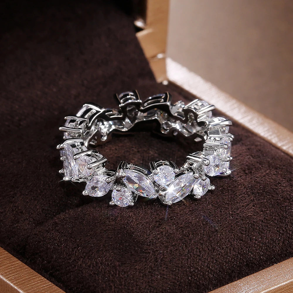 Huitan New Promise Ringe für Frauen, schillernder kubischer Zirkon, anmutiges Damen-Accessoire, Party-Geschenk, trendiger Schmuck im Großhandel