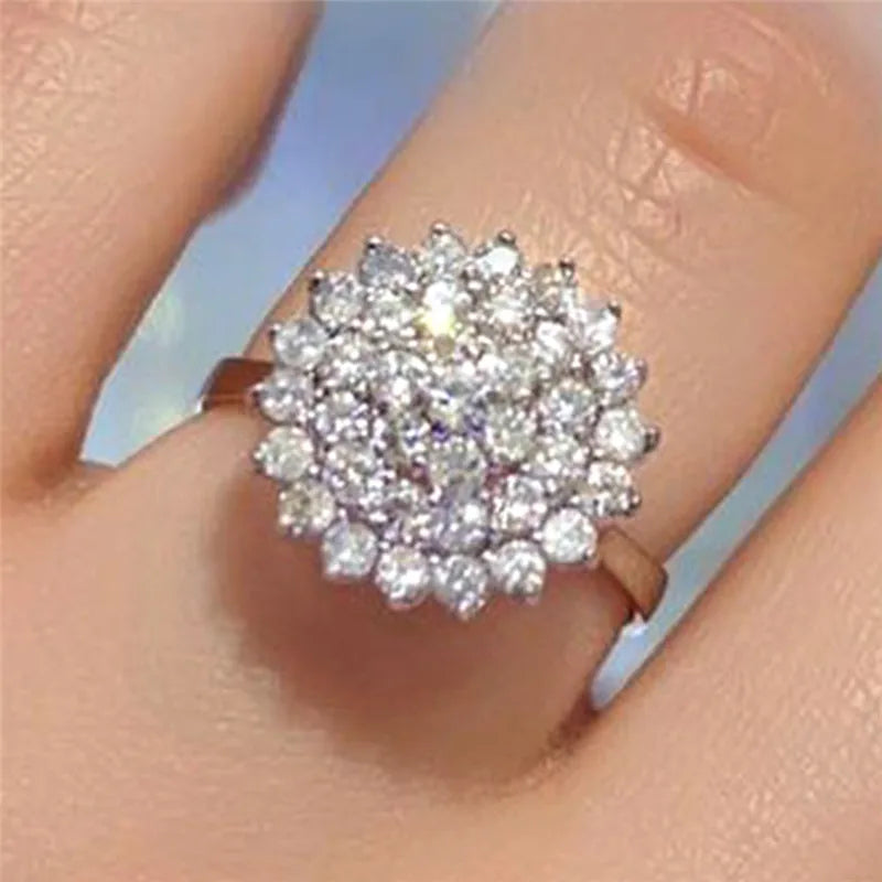 Huitan Luxus Blume Geformte Ringe für Frauen Voll Gepflastert CZ Bling Bling Hochzeit Zeremonie Party Dame Zubehör Neue Trendy Schmuck