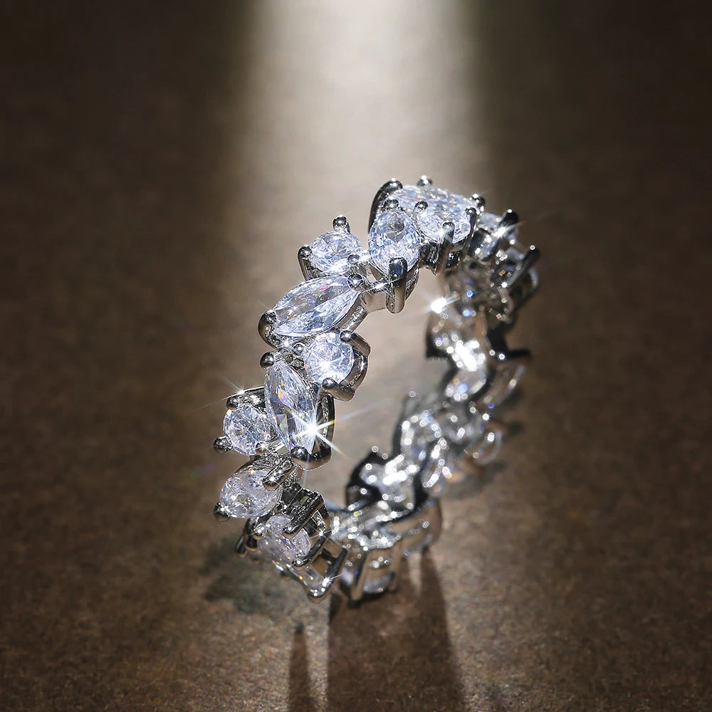 Huitan New Promise Ringe für Frauen, schillernder kubischer Zirkon, anmutiges Damen-Accessoire, Party-Geschenk, trendiger Schmuck im Großhandel