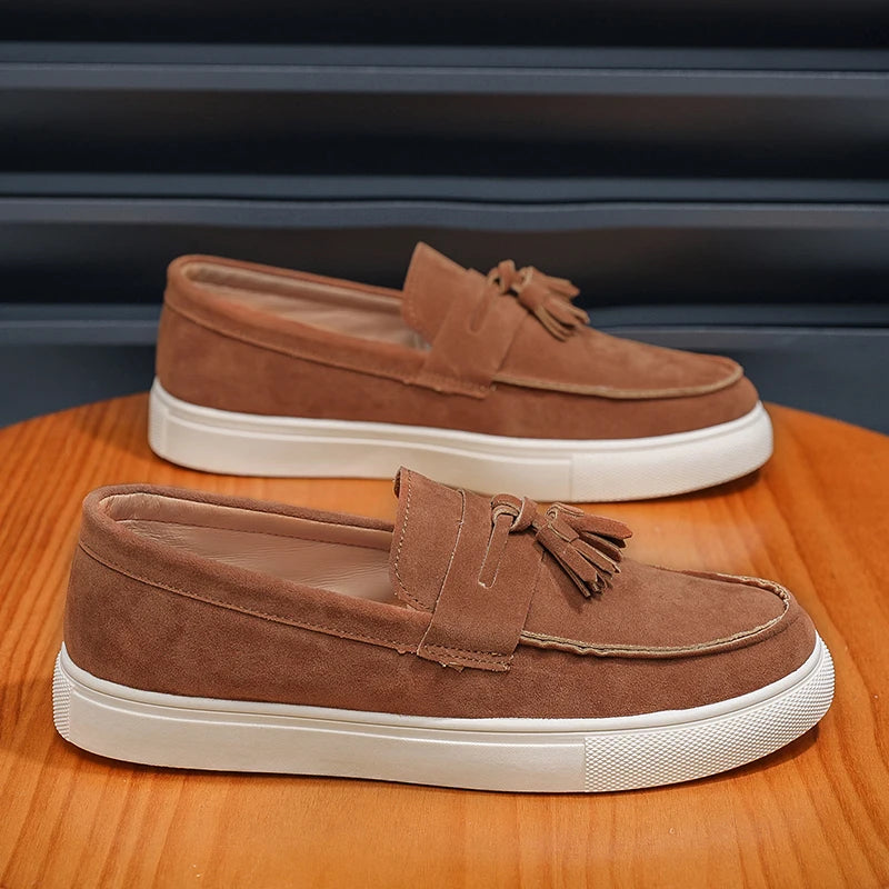 Klassische graue Herren-Freizeitschuhe, bequeme Wildleder-Loafer für Herren, Freizeitschuhe, Slip-on-Designer-Schuhe, Herren-Mokassins