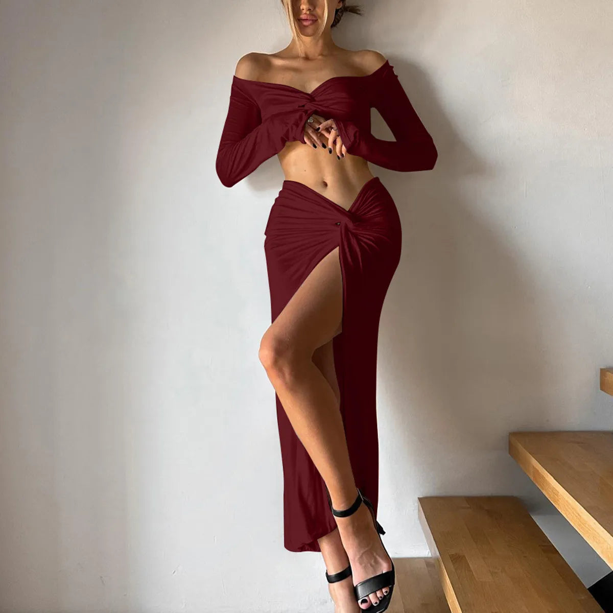 Hugcitar 2025 Elegante 2-teilige Sets Weiß Langarm Geraffte Sexy Crop Top Schlitz Midi Rock Frühling Frauen Kleidung Party Urlaub
