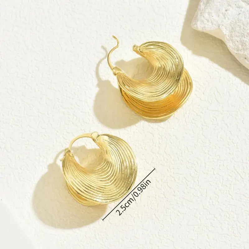 Einzigartige geometrische unregelmäßige gestreifte große Ohrschnalle-Ohrringe für Frauen, kreative Metall-Gold-Farbe, fächerförmiger Ohrring, Schmuck, Geschenk