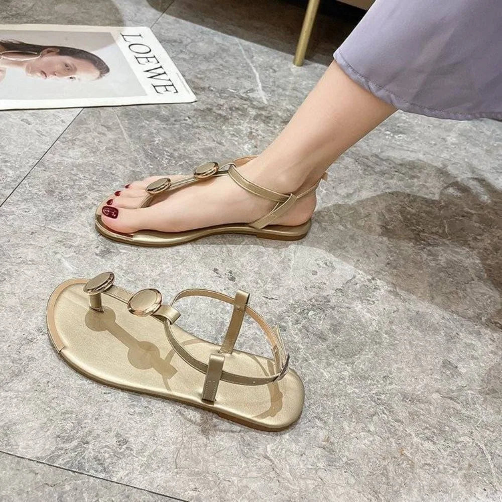 Lässige flache Flip-Flop-Sandalen mit Metallbesatz für Damen, Sommer-Strandschuhe, große Größen, Outdoor-Urlaubsschuhe, bequeme modische Damenschuhe