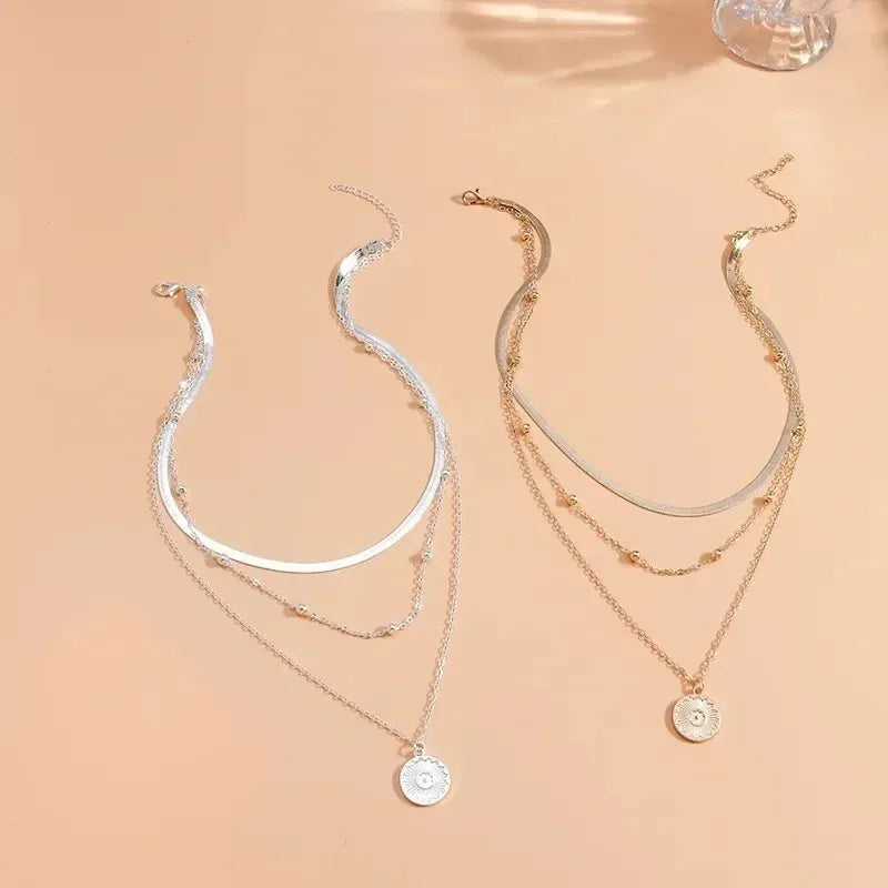 Vintage Mehrschichtige Sonnenscheiben-Anhänger Halsketten für Frauen und Mädchen, Edelstahl Dreischichtige Schlangenkette Halskette Schmuck Geschenke