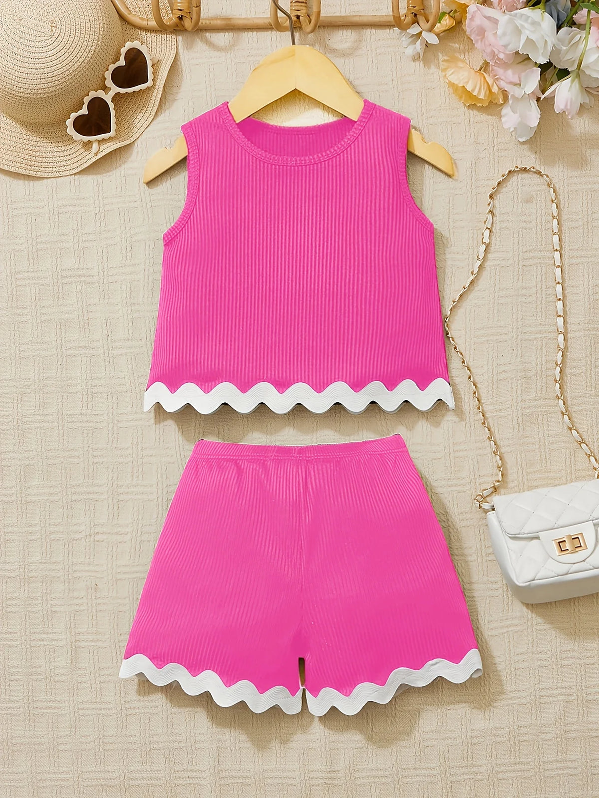 Freizeitoutfit für Mädchen: Zweiteiliges Set aus Weste und Shorts, Schwarz und Rosenrot mit weißem Spitzendesign, stilvoll und attraktiv, geeignet für Kinder im Alter von 4-12 Jahren, vielseitige Kleidung für den Sommer,