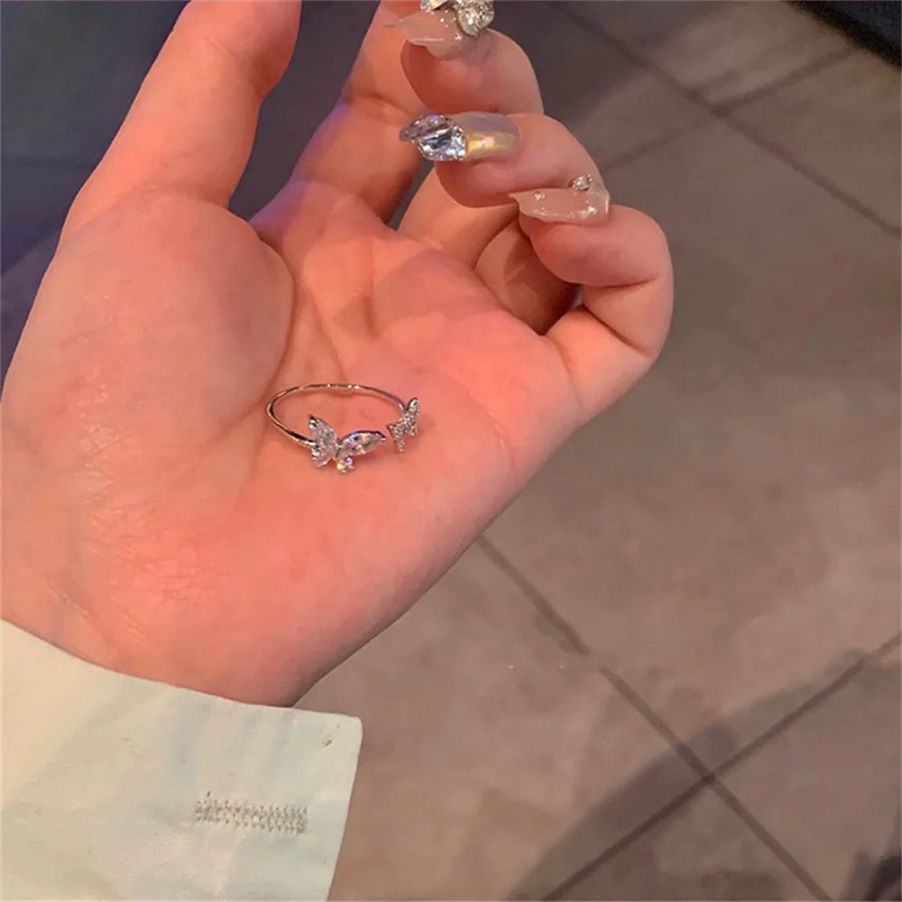 Mode Einstellbare Offene Acryl Kristall Schmetterling Ring Für Frauen Kpop Silber Farbe Zirkon Finger Ring Partei Schmuck Großhandel