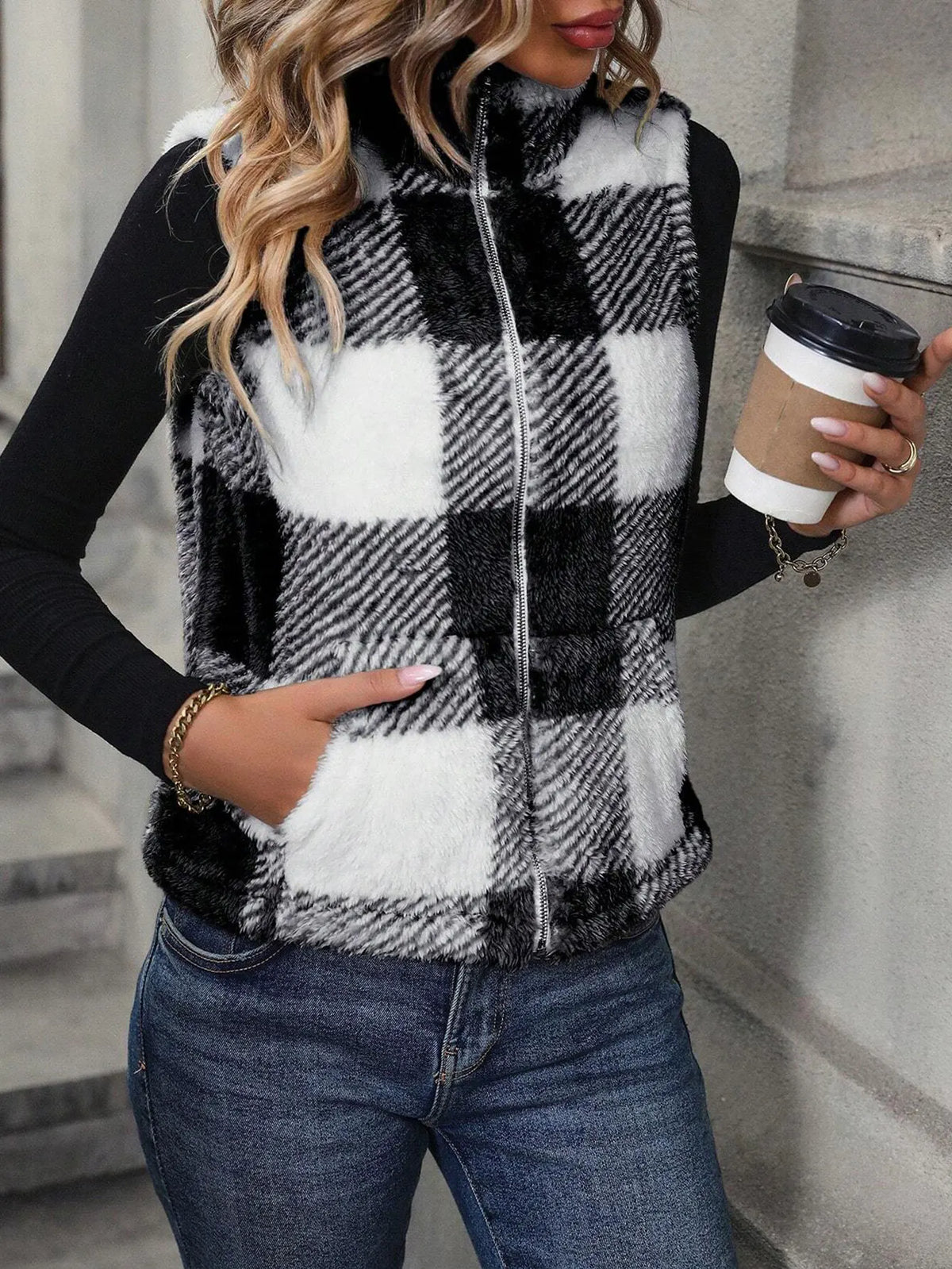 Neue stilvolle schwarz-weiß karierte Fleece-Weste für Damen, Stehkragen, lässig ärmellos, vielseitige Jacke.