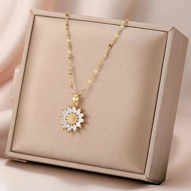 1PCS Gold-farbe Halskette Damen Licht Luxus Stil Blume Anhänger Intarsien Zirkonia Titan Stahl Kette Urlaub Schmuck