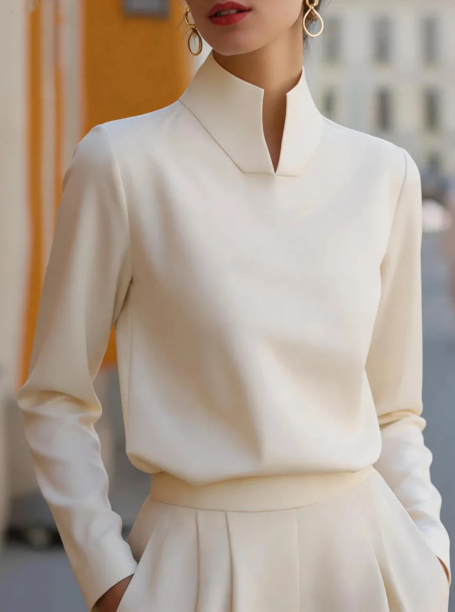 Bluse mit geteiltem Stehkragen, langen Ärmeln und Satin-Optik, minimalistisch, elegant, für Büro und Pendler, locker geschnitten, formelles Damenhemd