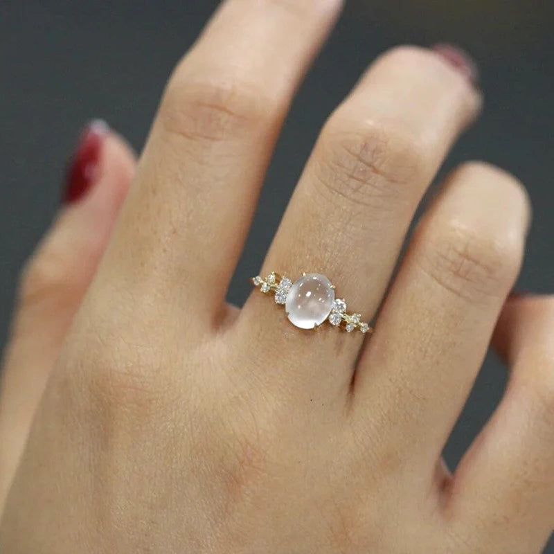Huitan elegante Nachahmung Opal Frauen Ringe für Hochzeit exquisite weibliche Finger Accessoires Jubiläums geschenk neuen Modeschmuck