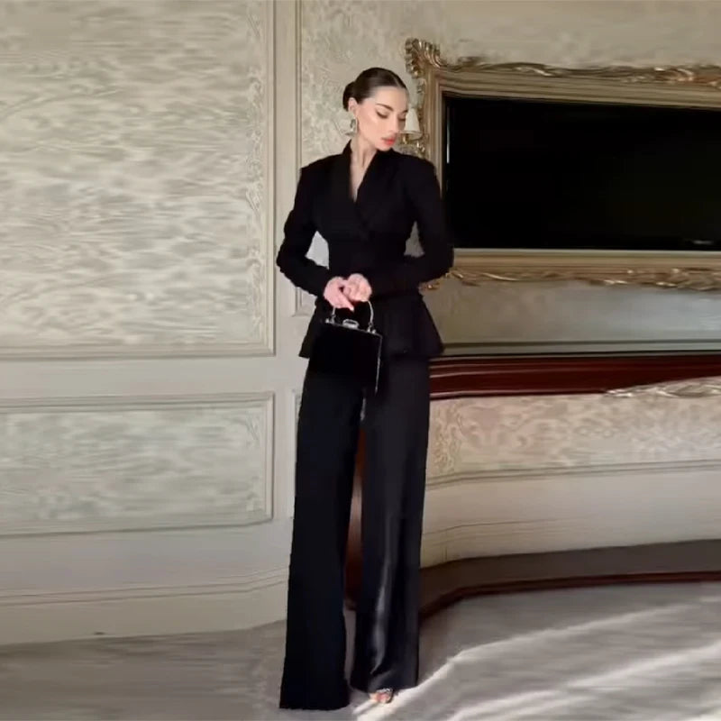Damen Neues Set mit Breiter Schulterpartie und Schmaler Taille: Perlenbesetzte Doppelreihige Peplum-Jacke und Hochgeschnittene Weite Hose, Lässiger Anzug