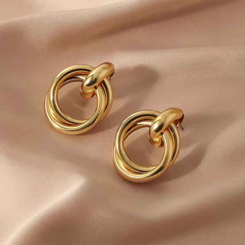 Mode Glänzende Drei-Schicht Strukturierte Kreuzung Knoten Ohrringe für Frauen Gold Farbe Kupfer Legierung Ohrring Vintage-Schmuck Geschenke