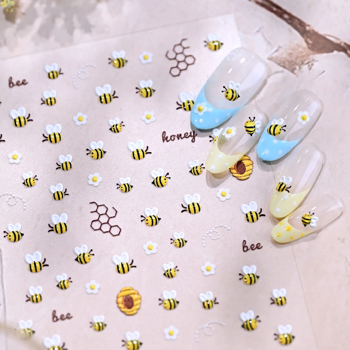 1 Stück Niedlicher Bienen-Frangipani-Blumen-Nagelaufkleber 5D Geprägte Fünfblättrige Blüte Marienkäfer Biene Insekten-Nagelsticker Sommer-Nagelaufkleber