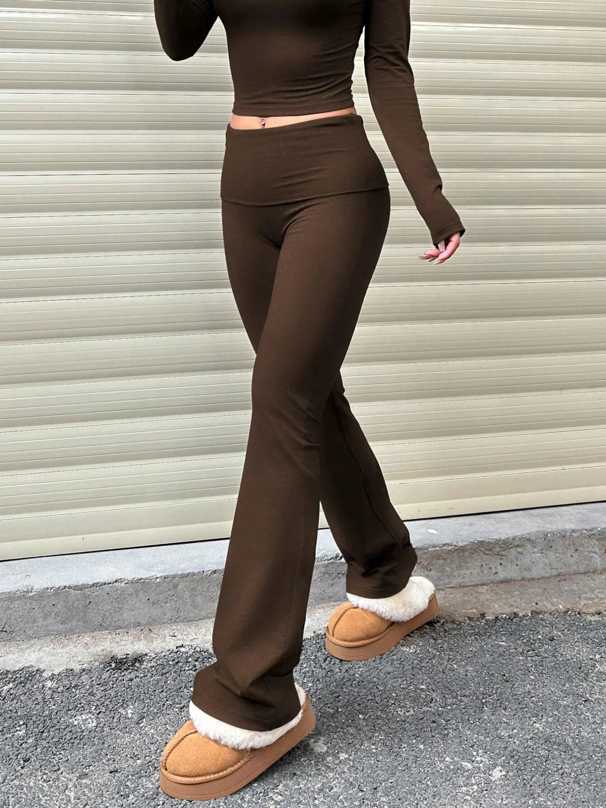 2026 Frühling Chic Drops Rich Brown Damen High-Waist Flare-Hose, bodenlang, dehnbar, schmal geschnitten, hüftformend, lässig, für Streetwear & Alltag
