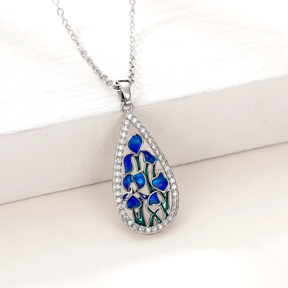 Huitan Elegante birnenförmige Damen-Anhänger-Halskette, blaue Blume, ästhetisches Hochzeits- und Party-Accessoire, eingelegter glänzender CZ, trendiger Schmuck