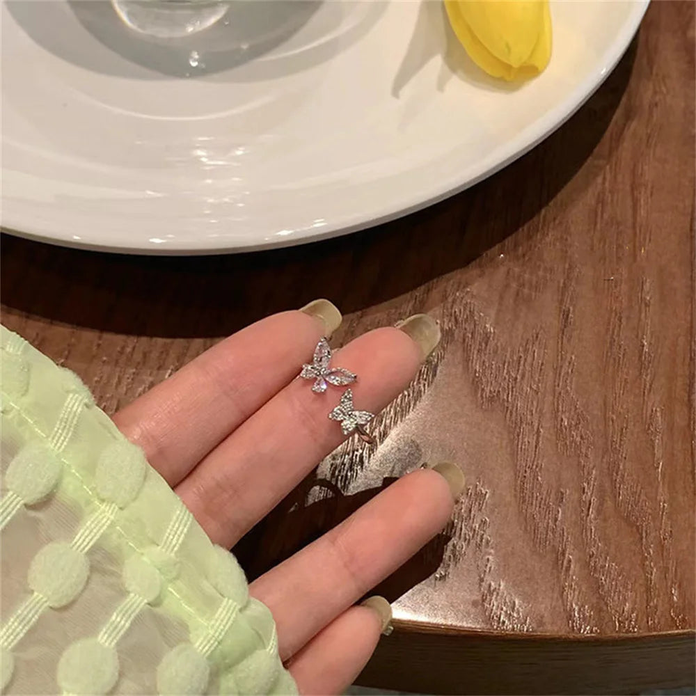 Mode Einstellbare Offene Acryl Kristall Schmetterling Ring Für Frauen Kpop Silber Farbe Zirkon Finger Ring Partei Schmuck Großhandel
