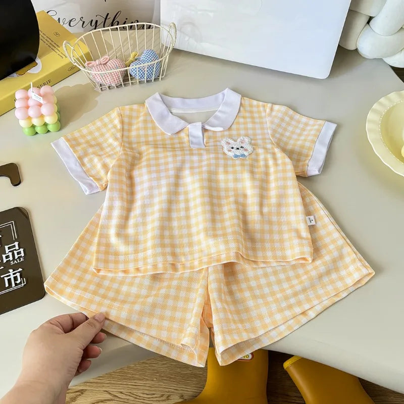 2-teiliges Set für Babys und Kleinkinder: Kariertes Polo-Oberteil + Shorts, Sommerliches Neues Stylisches Gestreiftes Freizeit-Set für Jungen und Mädchen