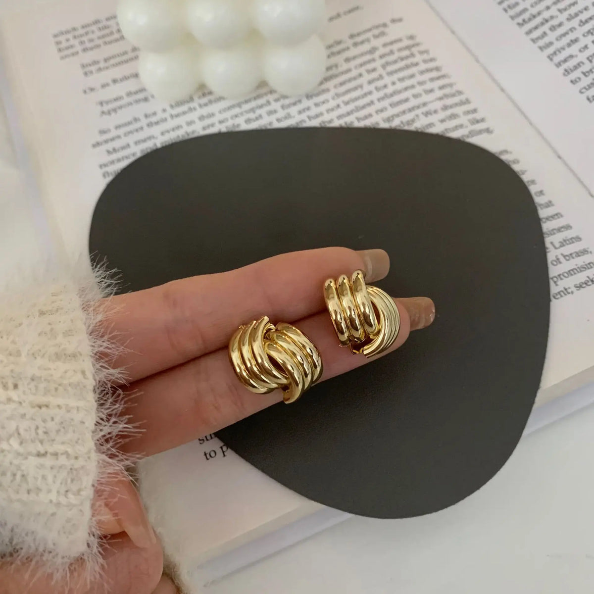 Mode Glänzende Drei-Schicht Strukturierte Kreuzung Knoten Ohrringe für Frauen Gold Farbe Kupfer Legierung Ohrring Vintage-Schmuck Geschenke