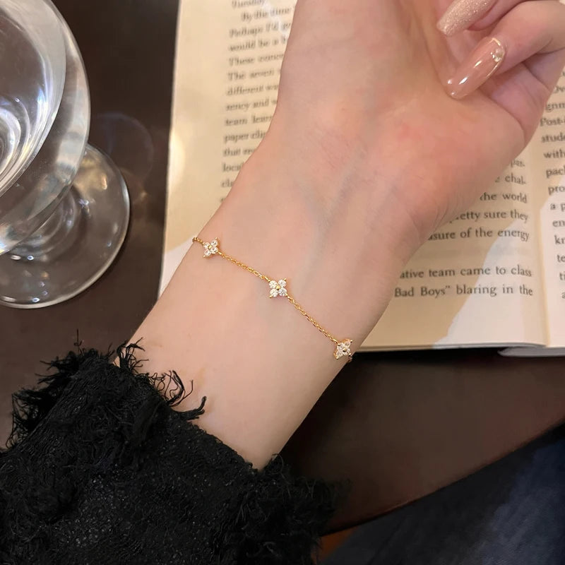 Edelstahl-Zirkon-Halskette mit vierblättrigem Kleeblatt-Anhänger für Frauen und Mädchen, schlichter, eleganter Schmuck, Geschenk, Glücksbringer-Kette