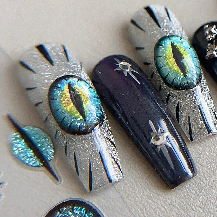 2 Stück Gothic Devil Eye 3D Cat Eye Nail Art Aufkleber Selbstklebende Evil Eye Halloween Horror Nagelaufkleber für gruselige Nageldekoration