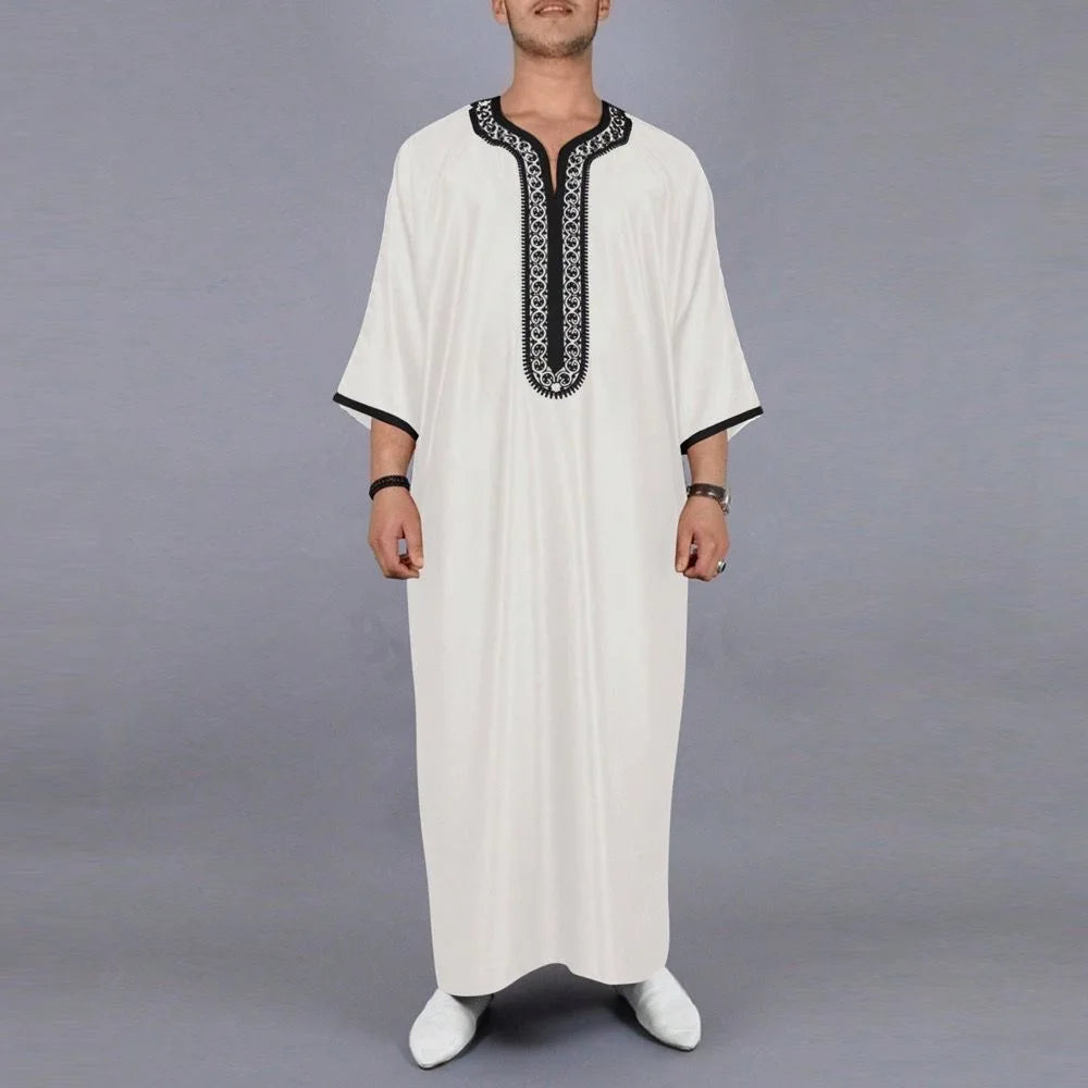 Traditioneller Nahöstlicher Stil Muslimische Herren-Langrobe Retro Bestickte Alltagsrobe für Eid Al Fitr