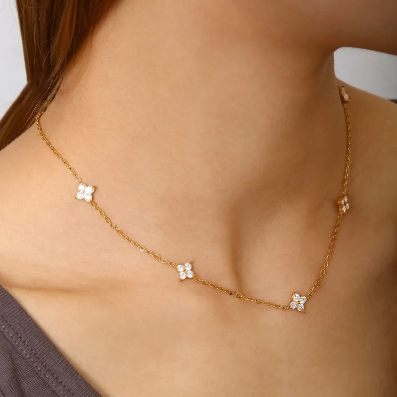 Edelstahl-Zirkon-Halskette mit vierblättrigem Kleeblatt-Anhänger für Frauen und Mädchen, schlichter, eleganter Schmuck, Geschenk, Glücksbringer-Kette