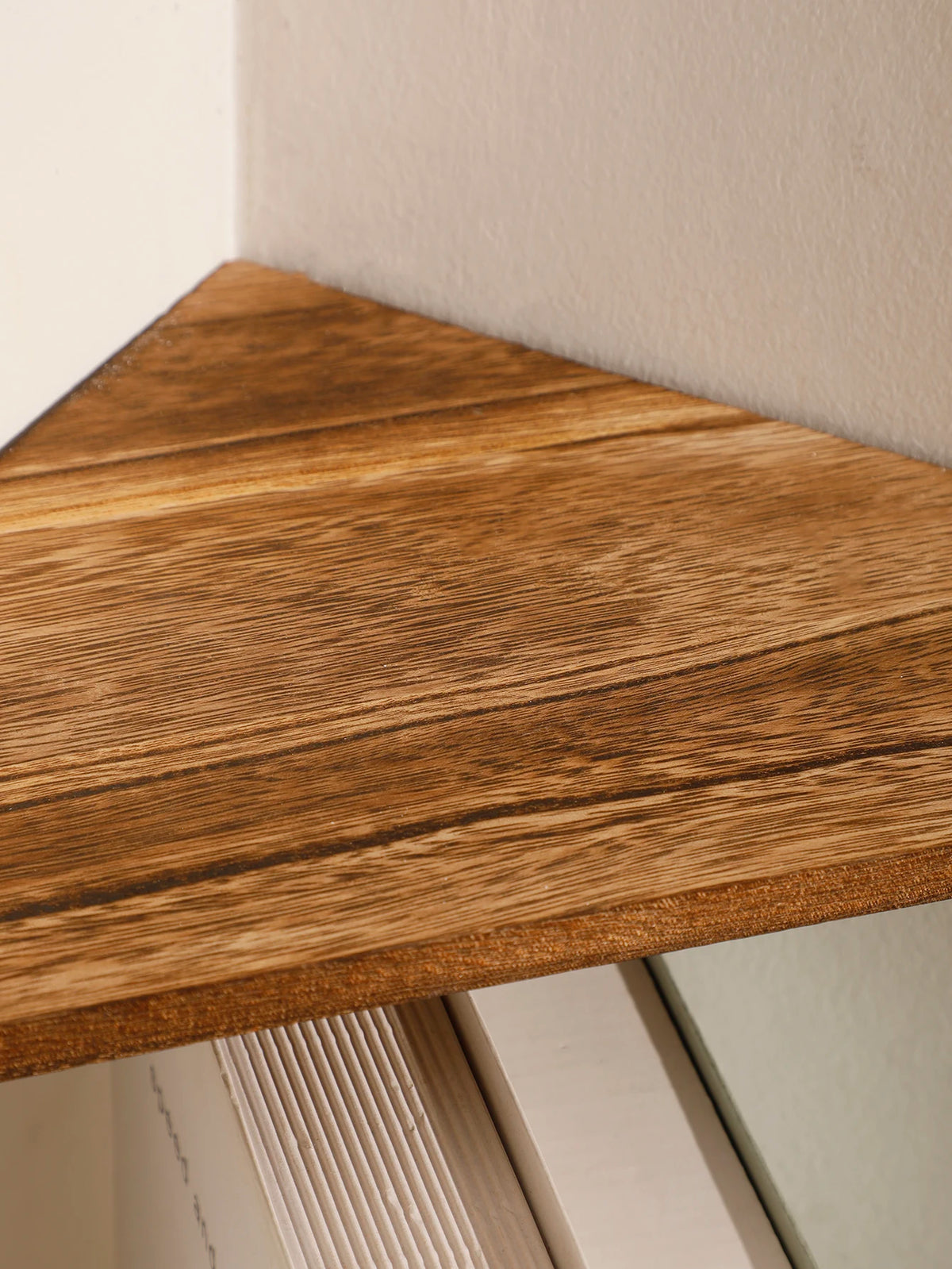 Holzkohle gebranntes Holz-Eckregal, Holz schwebendes Regal, Display-Ständer, Haushaltsgeräte, Buch, Blumentopfhalter, Wohnzimmer, Kunst, Geschenk
