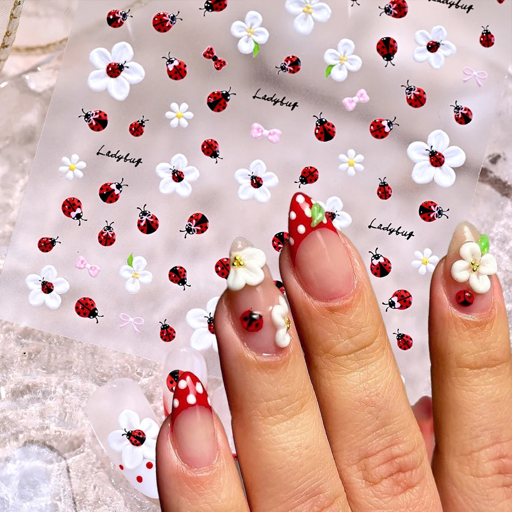1 Stück Niedlicher Bienen-Frangipani-Blumen-Nagelaufkleber 5D Geprägte Fünfblättrige Blüte Marienkäfer Biene Insekten-Nagelsticker Sommer-Nagelaufkleber