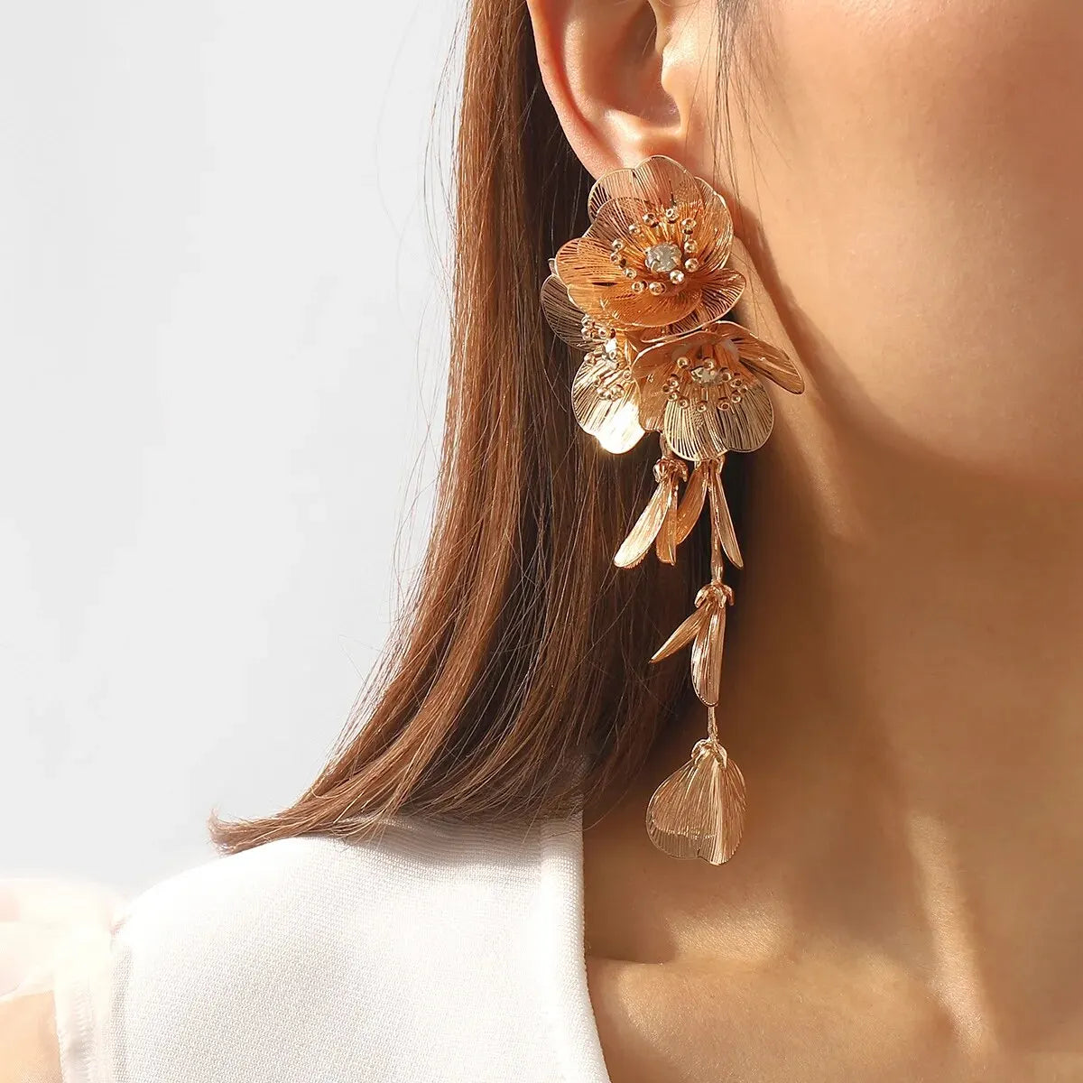 Vintage Goldfarbene Große Blumen-Ohrhänger für Damen Klassische Kristall-Metall Lange Ohrringe Statement Bohemian Ohrschmuck Geschenke K0