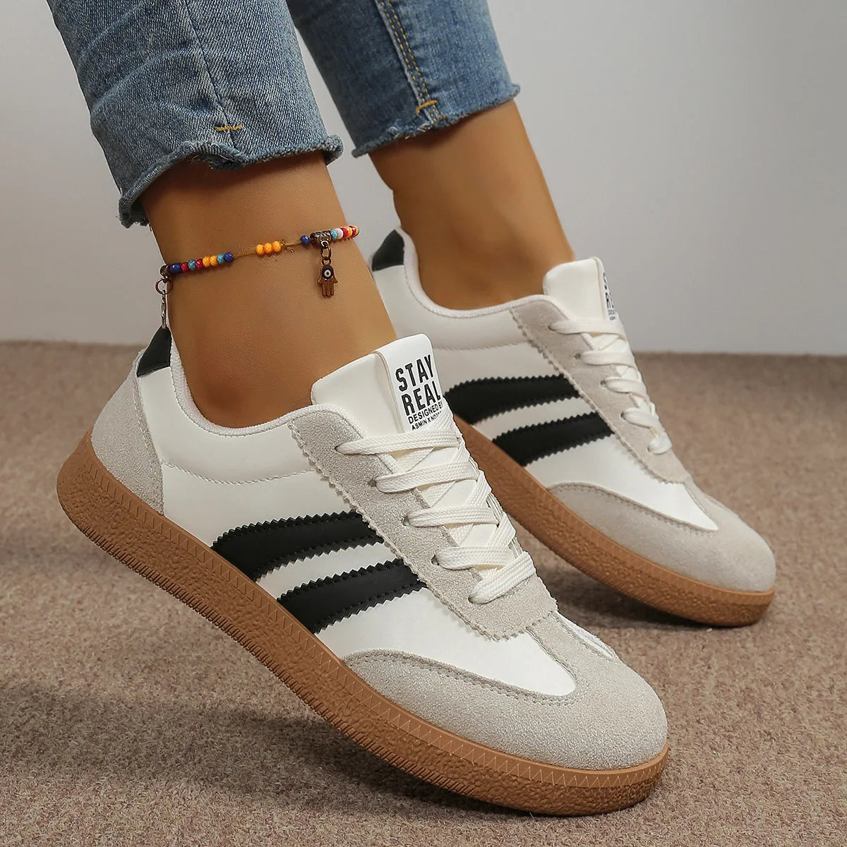 Modische sportliche weiße Turnschuhe mit runder Spitze, Farbblock, lässige Dequn-Schuhe, atmungsaktive Low-Top-Gummi-Außensohle für Damen