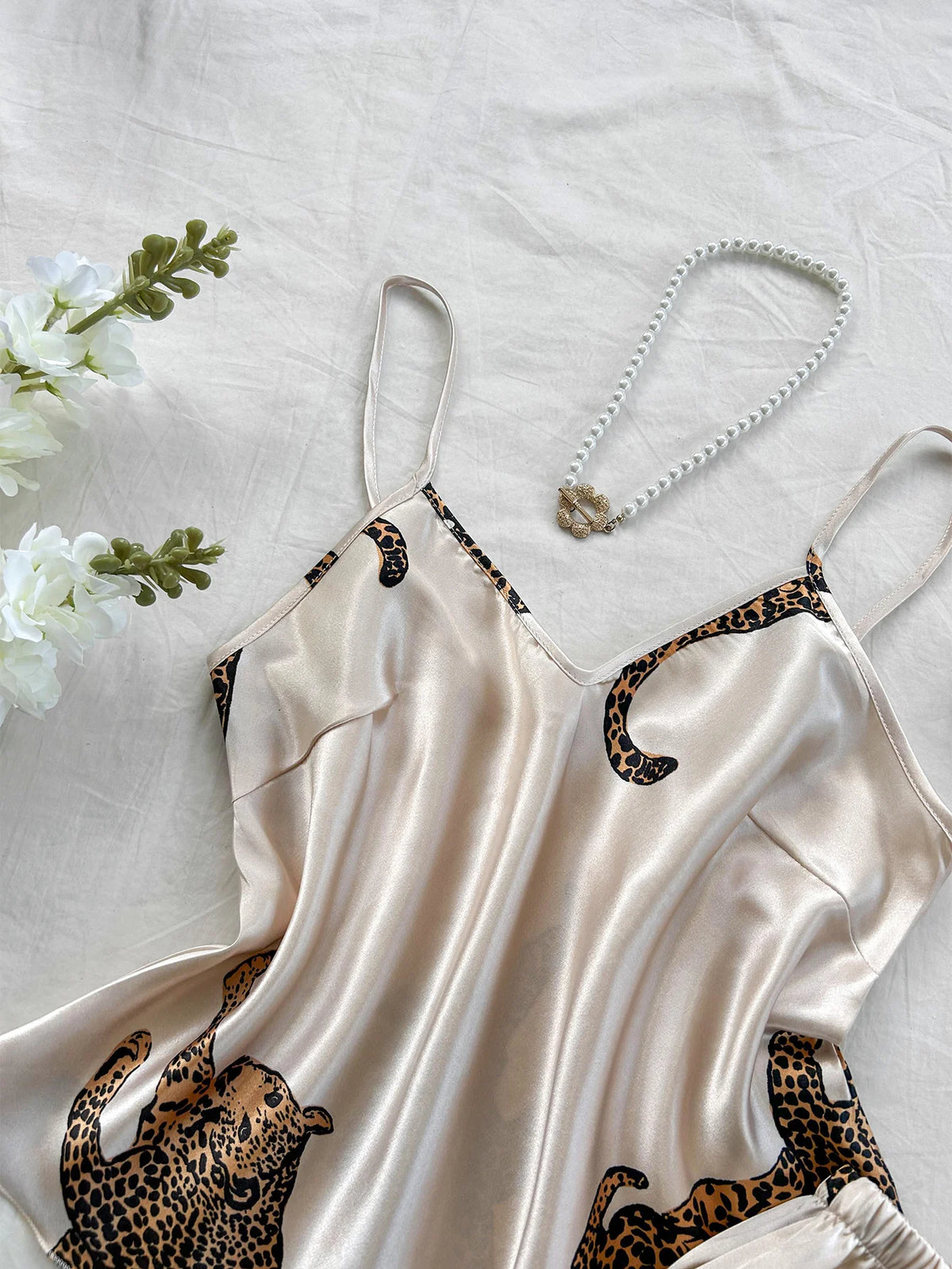 Bequemes, modisches 2-teiliges Pyjama-Set mit Hosenträgern und langen Hosen mit V-Ausschnitt und Leopardenmuster