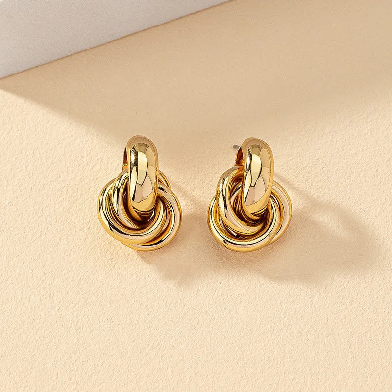 Einzigartige geometrische unregelmäßige gestreifte große Ohrschnalle-Ohrringe für Frauen, kreative Metall-Gold-Farbe, fächerförmiger Ohrring, Schmuck, Geschenk