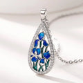 Huitan Elegante birnenförmige Damen-Anhänger-Halskette, blaue Blume, ästhetisches Hochzeits- und Party-Accessoire, eingelegter glänzender CZ, trendiger Schmuck