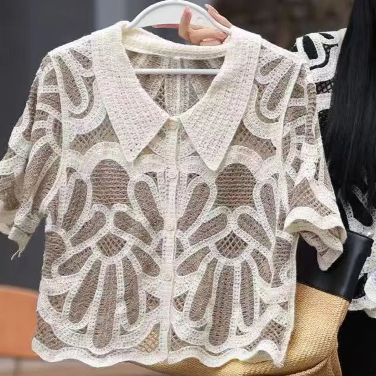2026 Sommer Langarm Vintage National Trend Damenbekleidung Ausgehöhlte Spitze Patchwork Chiffon Hemden Damen Blusen Großhandel