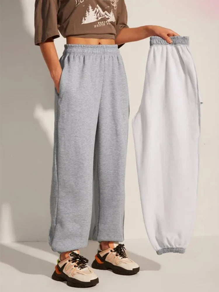 Bequeme Jogginghose mit hoher Taille für Damen. Dehnbare und weiche Alltagshose mit elastischem Bund