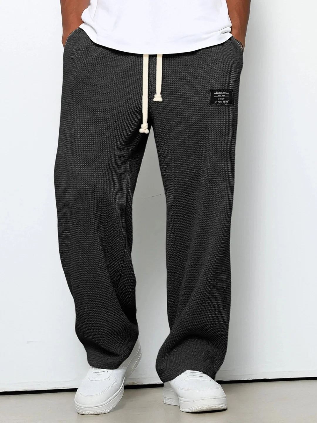 Herren Frühling-Herbst Trendige Marken-Jogginghose mit Lockerem Schnitt und Dehnbarem Geradem Bein Waffelstoff. Micro-Bouncy Sportliche Freizeithose