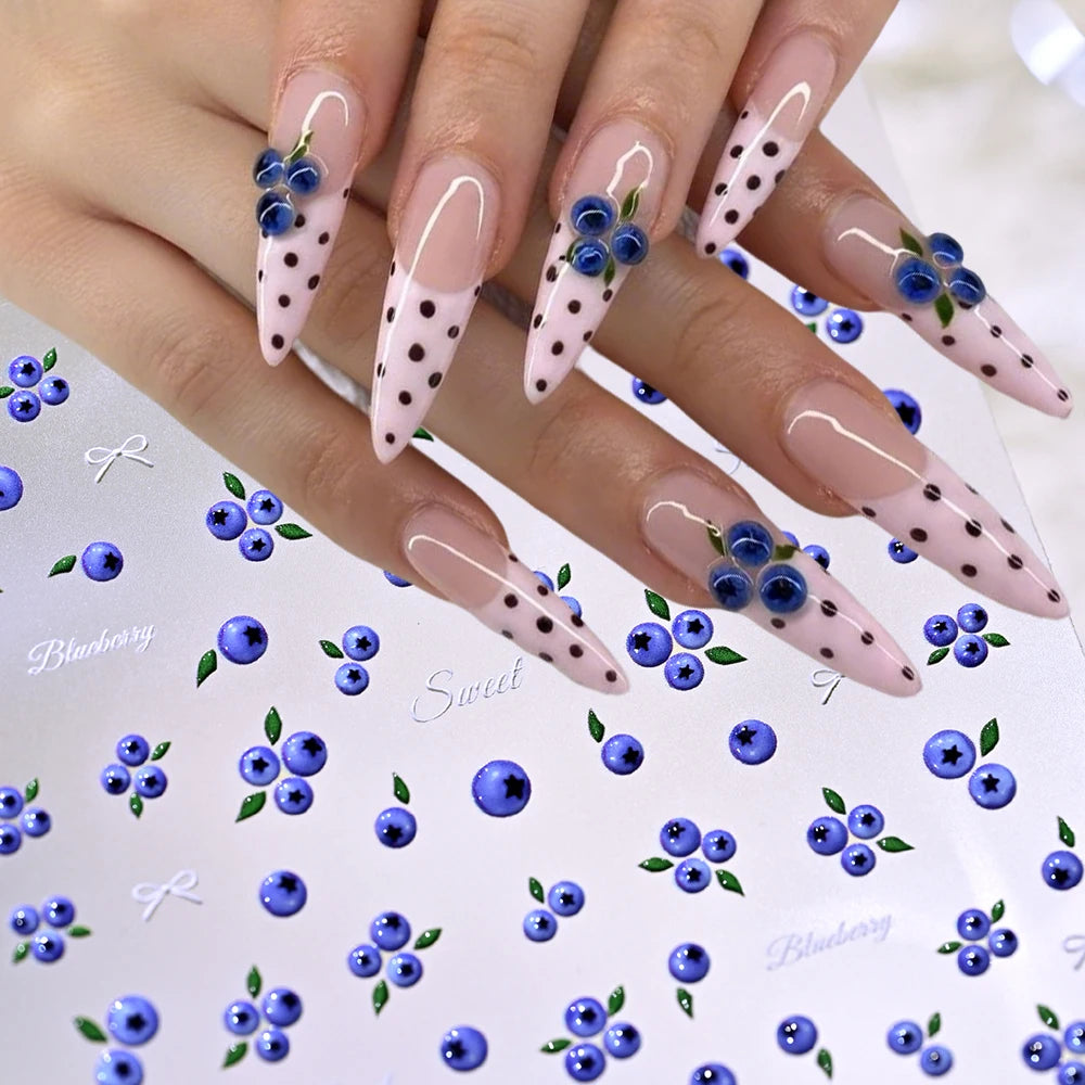 1 Stück Neuer Niedlicher Blaubeer-Frucht-Nagelaufkleber 5D Geprägte Polka Dot Französische Blaubeer-Sommer-Nageldekoration DIY Maniküre-Abziehbilder