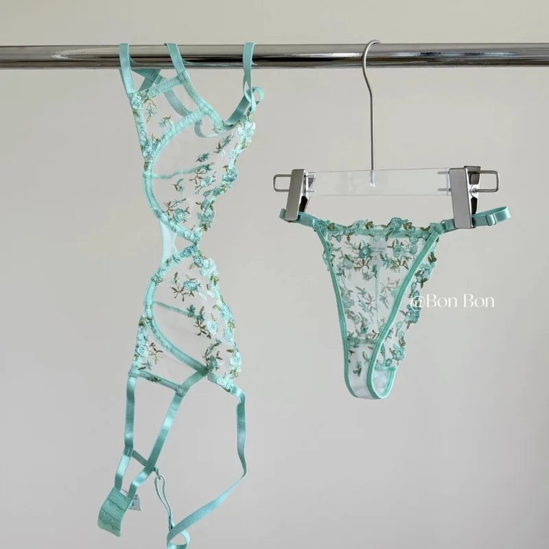Tägliches französisches Spitzen-BH-Set, durchsichtiges Mesh-Bügel, große Brustunterstützung, Blumenstickerei, Komfortkleidung, sexy MOYISU-Höschen, bezauberndes Set
