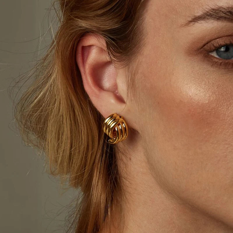 Mode Glänzende Drei-Schicht Strukturierte Kreuzung Knoten Ohrringe für Frauen Gold Farbe Kupfer Legierung Ohrring Vintage-Schmuck Geschenke