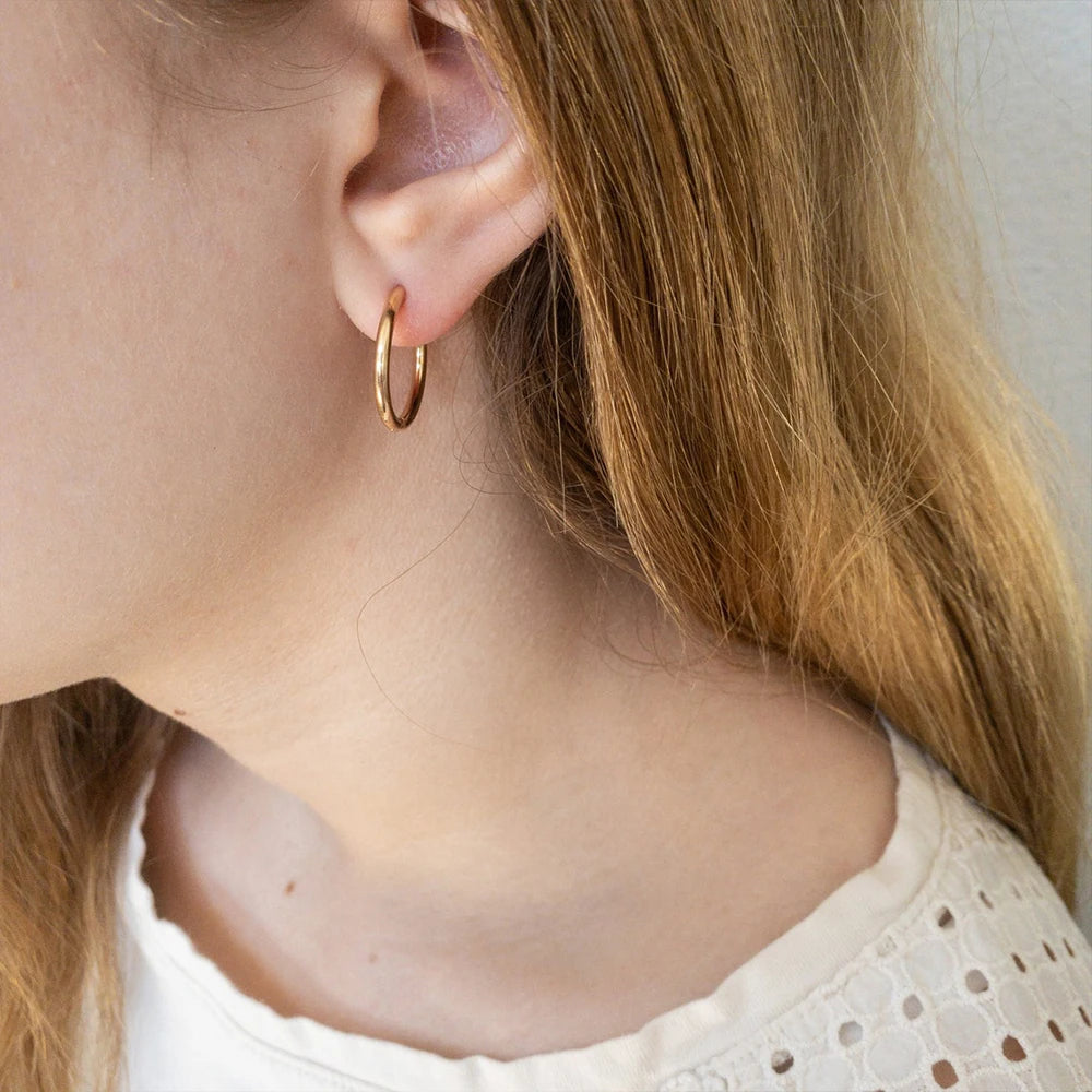 EManco Minimalistische Edelstahl Runde Ohrringe für Frauen Trendige Geometrische Tropfen-Statement-Ohrringe Party Mode-Schmuck Geschenk