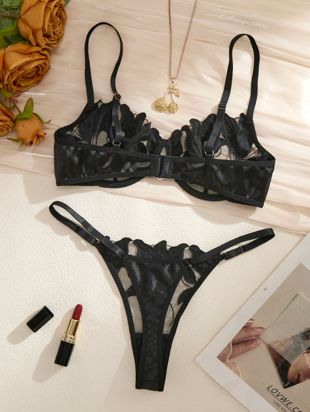 Schwarz besticktes Blumen-Dessous-Set – Sexy BH und G-String-Kombination mit Herz-Dekoration, Unterwäsche-Set für Damen