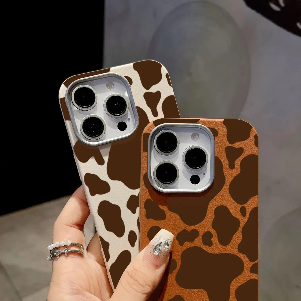 Für iPhone 17 Hülle, brauner Kuh-Druck, Litschi-Muster, Handyhülle für iPhone 16 Pro Max 15 14 13 12 11 XS X XR 7 8 Plus 16E Air Cover