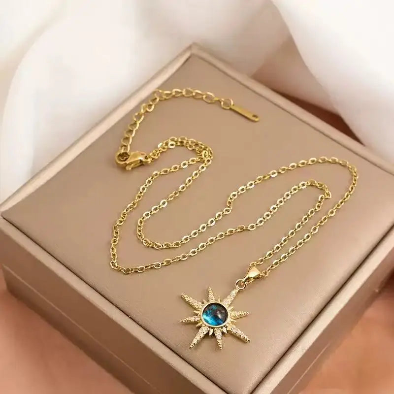 Neue Personalisierte Kreative Hochwertige Halskette für Frauen, Nischen-Luxus Achtzackiger Stern-Anhänger Schmuck, Geschenkidee