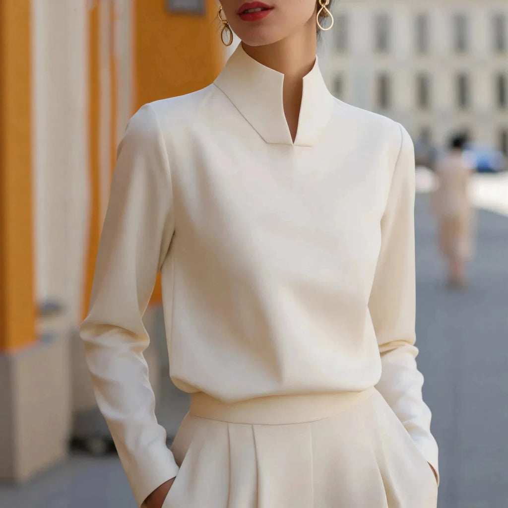 Bluse mit geteiltem Stehkragen, langen Ärmeln und Satin-Optik, minimalistisch, elegant, für Büro und Pendler, locker geschnitten, formelles Damenhemd