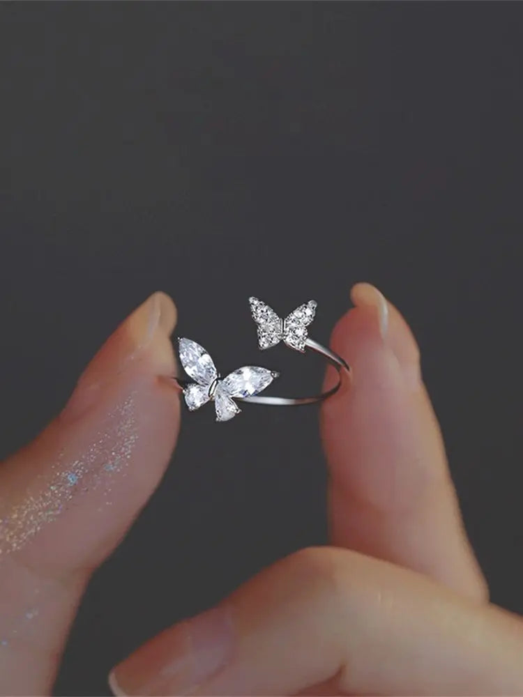 Mode Einstellbare Offene Acryl Kristall Schmetterling Ring Für Frauen Kpop Silber Farbe Zirkon Finger Ring Partei Schmuck Großhandel