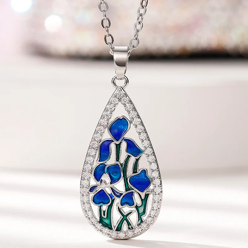 Huitan Elegante birnenförmige Damen-Anhänger-Halskette, blaue Blume, ästhetisches Hochzeits- und Party-Accessoire, eingelegter glänzender CZ, trendiger Schmuck